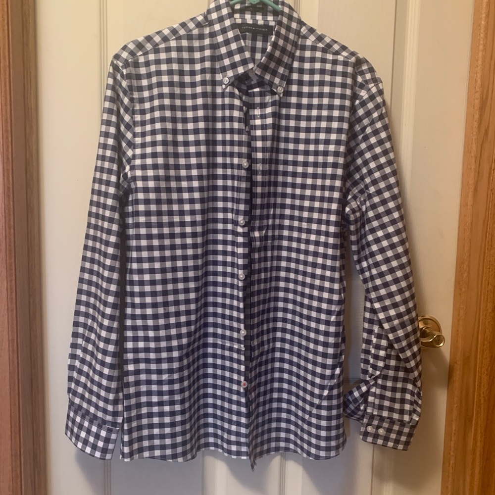 Men’s Tommy Hilfiger long sleeve button up. Size medium slim fit